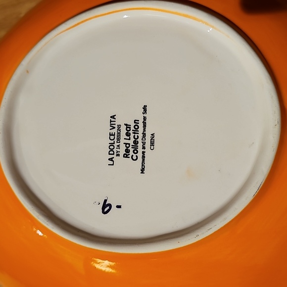 La Dolce Vita collection Serving Bowl, Snack Dish, in autum leaf shape and color - Picture 3 of 5